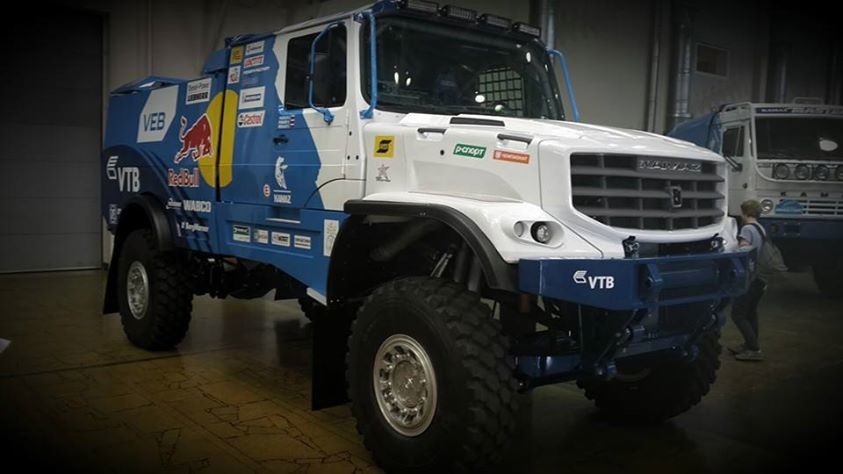 Команда «КАМАЗ-мастер» презентовала свой первый спортивный грузовик капотной компоновки.