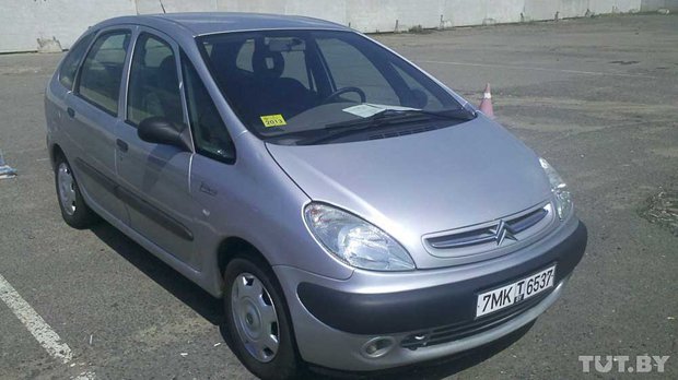 Citroen Picasso.     $7950. 