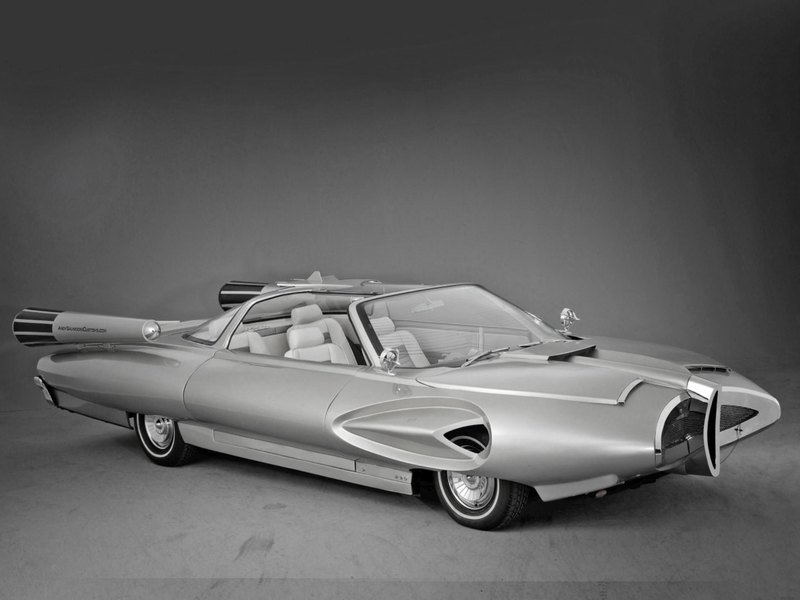 идея компоновки была позаимствована у концепт-кара 1962 года Ford Seattle-ite XXI с двумя передними осями