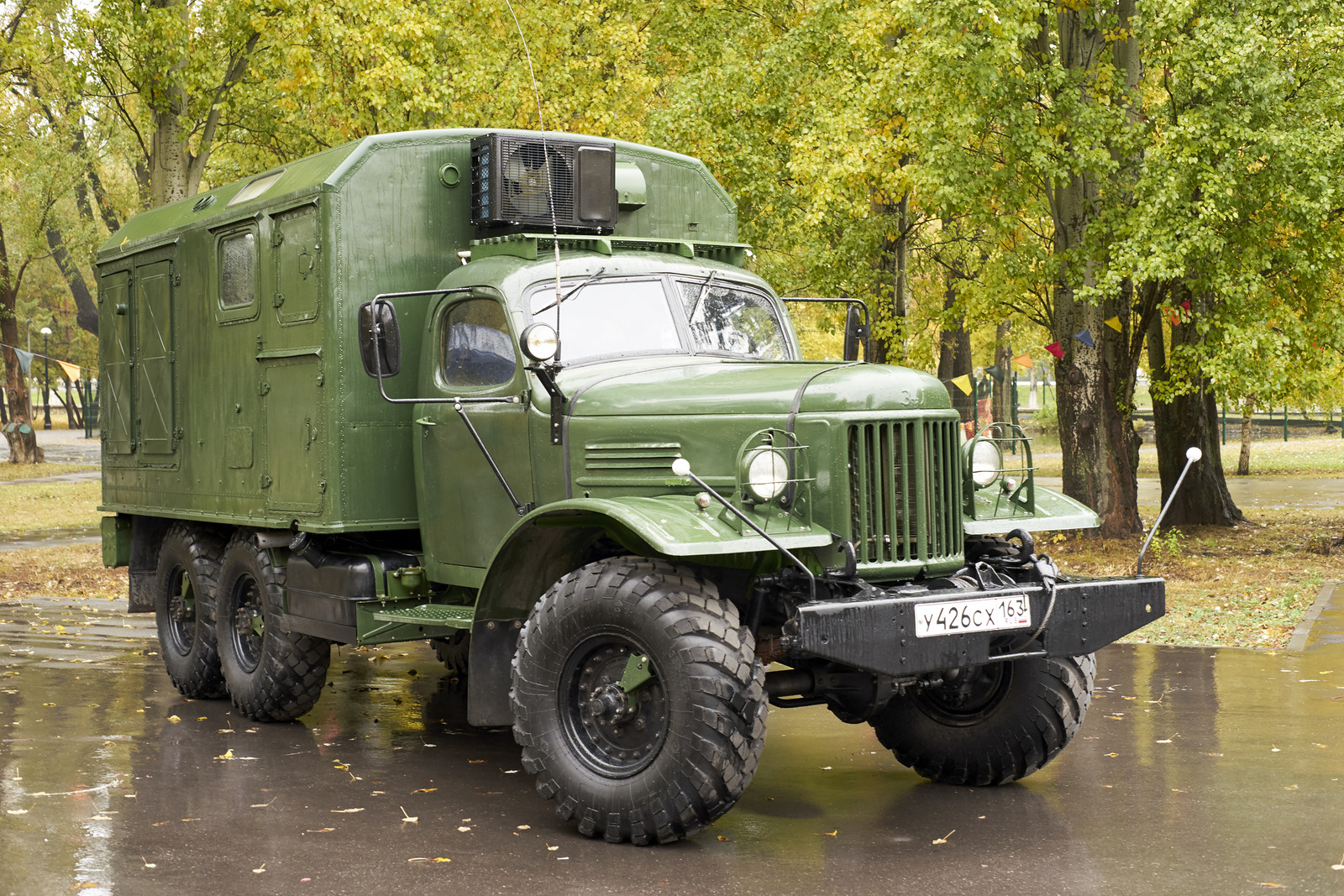 Военный грузовик 6 х 6. ЗИЛ-157