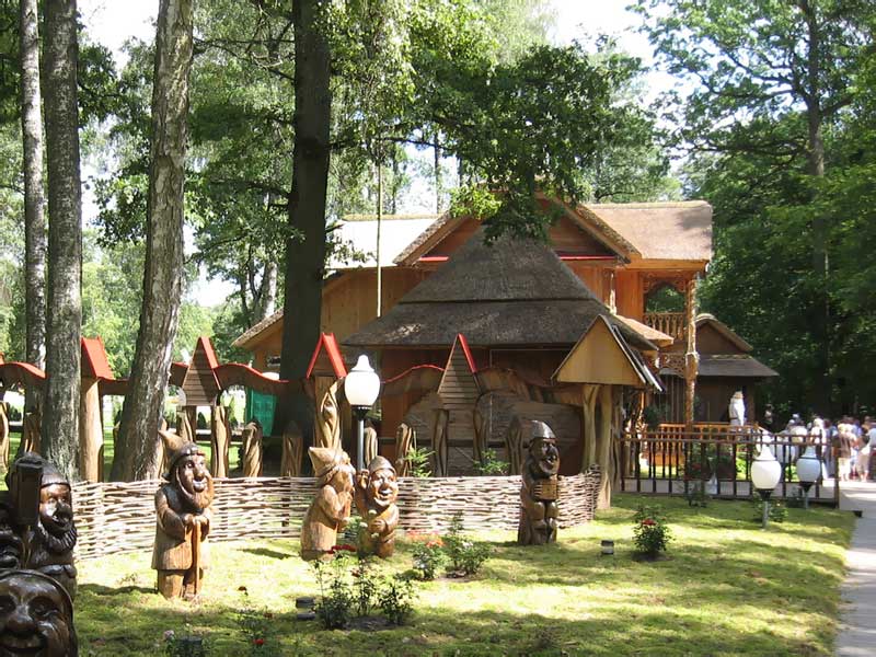 Беловежская пуща. Резиденция Деда Мороза в Беловежской пуще.  Фотография. Фото. Картинка