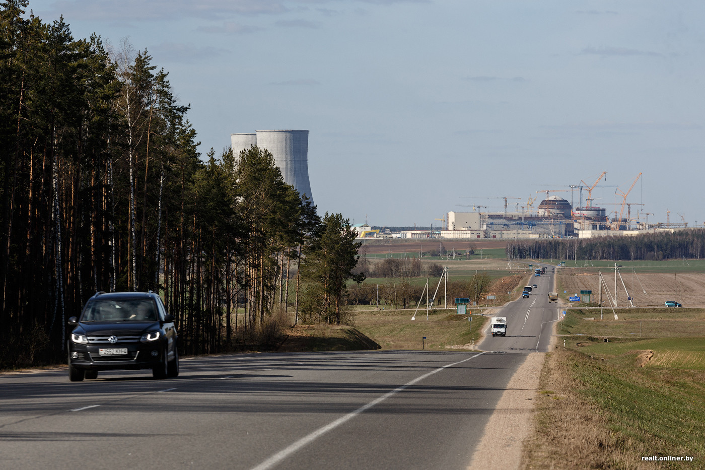 Островец. Белорусская АЭС в Островце. Белорусскую АЭС от райцентра отделяет 20 километров. Фото. Картинка