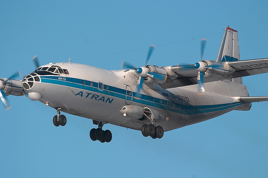 Самолет Ан-12