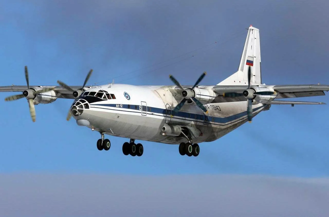 Самолет Ан-12