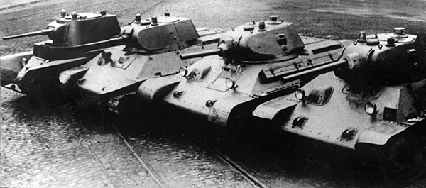 Довоенные танки производства завода № 183. Слева направо: А-8 (БТ-7М), А-20, Т-34 образца 1940 г. с пушкой Л-11, Т-34 образца 1941 г. с пушкой Ф-34. 