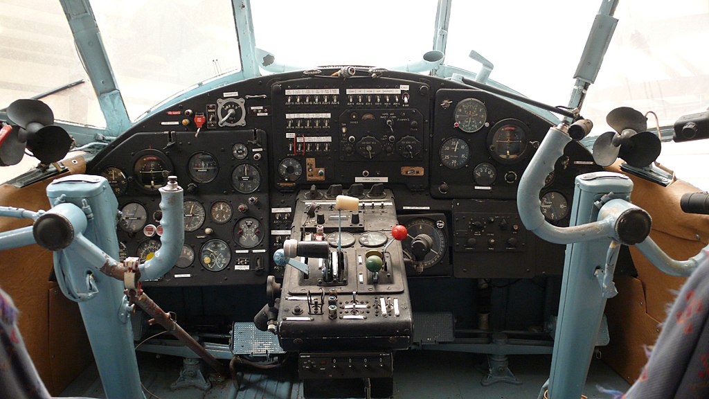 Кабина Ан-2, рабочие места пилотов. Фото. Фотография. Картинка   