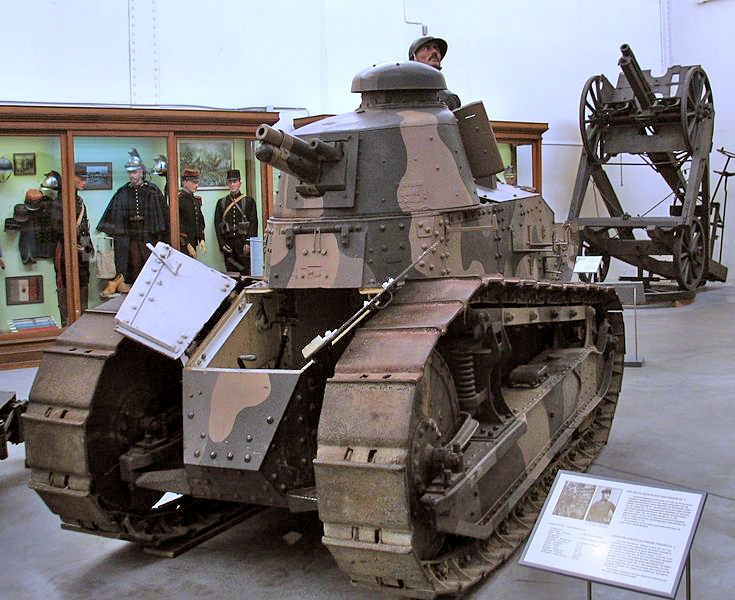 Танк Рено FT-17.  Лучший танк первой мировой войны. фото