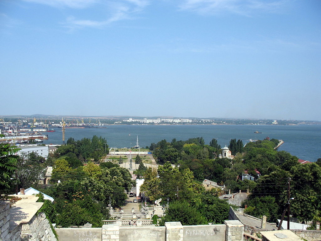 Вид на Керчь с Большой Митридатской лестницы. фото