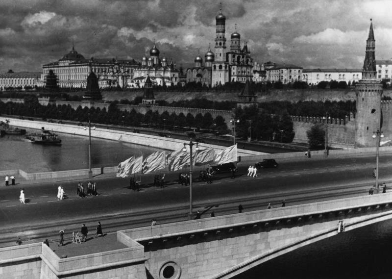 800-����� ������. ��� �� ������ � ���������� ���� � 1947 ����.  �������������� ���� ����� ����.  ����