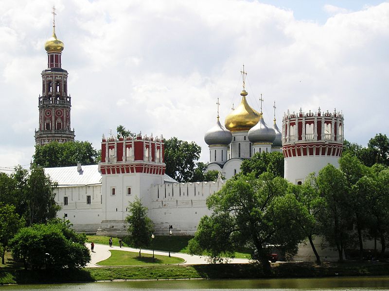 Вид на Новодевичий монастырь. фото