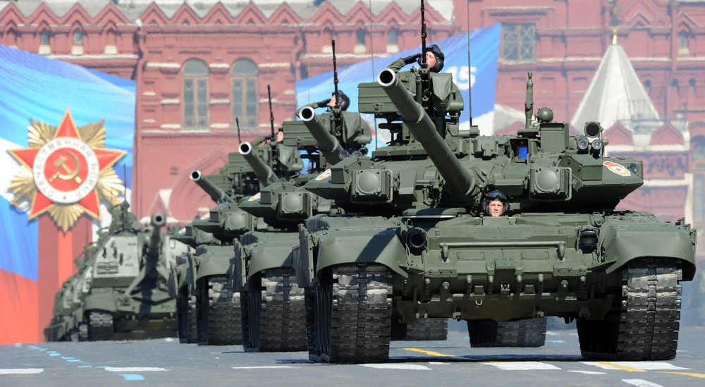 фото. Колонна танков Т-90 на Красной площади