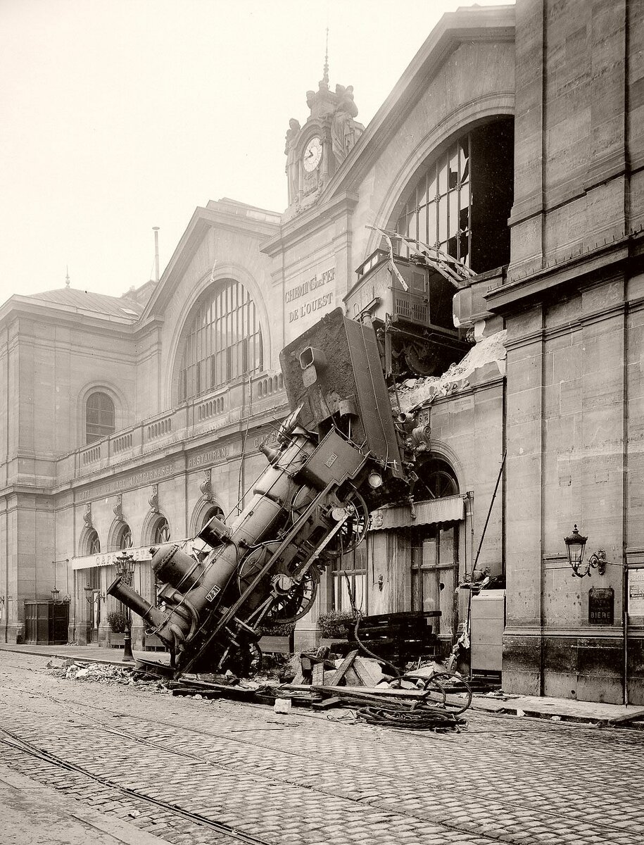 Вокзал Монпарнас в Париже. Железнодорожная авария. Фотография. Шедевры мировой фотографии . Фото