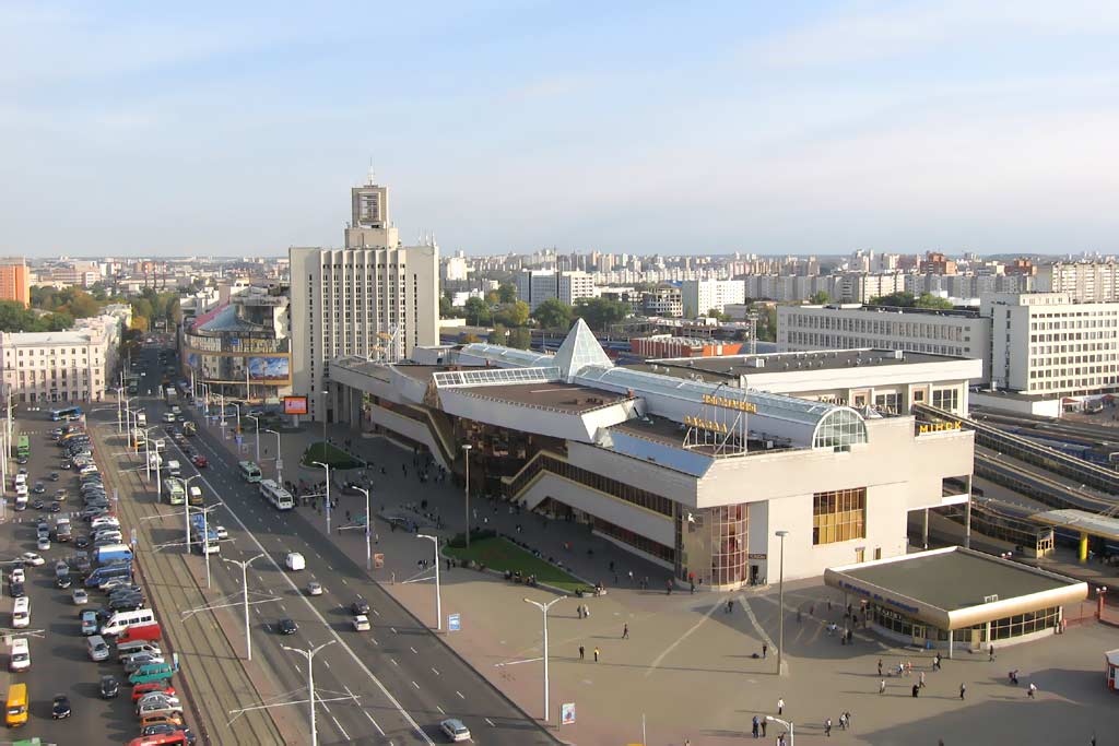Автовокзал Центральный. Вид на привокзальную площадь в Минске. 