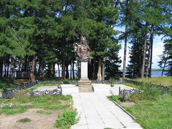 Единственный в стране памятник князю Александру Меншикову в Березовове. Город Березово