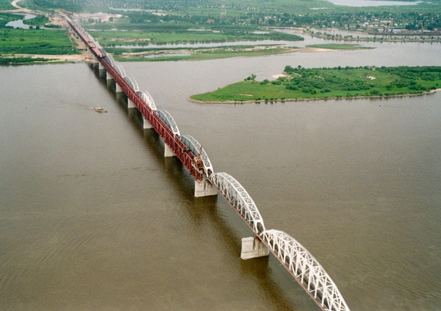 Железнодорожный мост в Хабаровске. фото