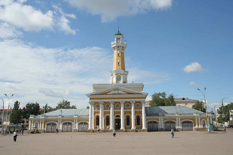 Пожарная каланча на Сусанинской площади — символ Костромы. Фотография Костромы
