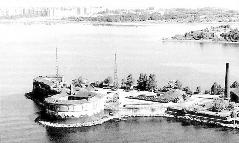 Форт «Пётр I». 1999 год