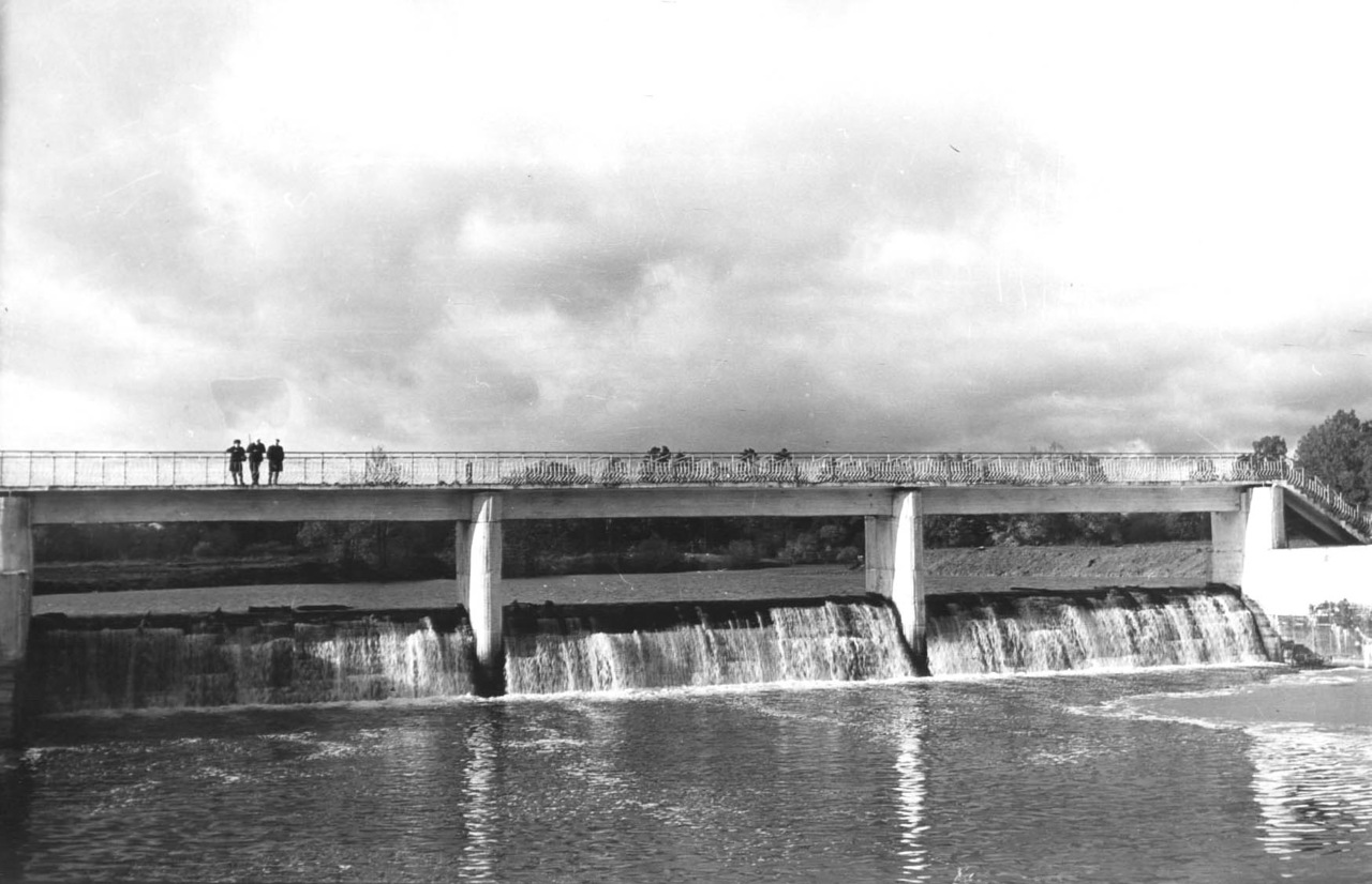 Начало 60-х. Плотина на реке Кокшага в Сосновой роще - для горожан это была настоящая Братская ГЭС