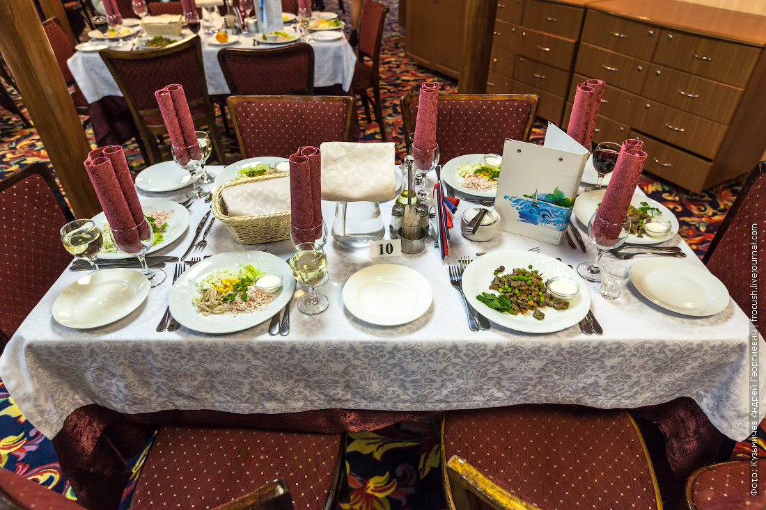 ужин на теплоходе Некрасов на теплоходе Н.А.Некрасов