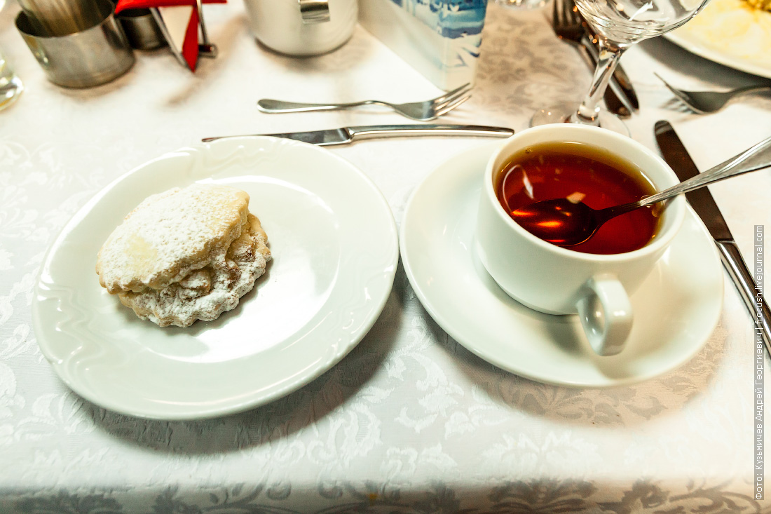 Обед на теплоходе Н.А.Некрасов