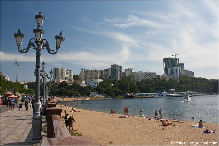 фото. Фото Владивостока. Центральная набережная Владивостока. Тут же находится городской пляж и детский развлекательный парк