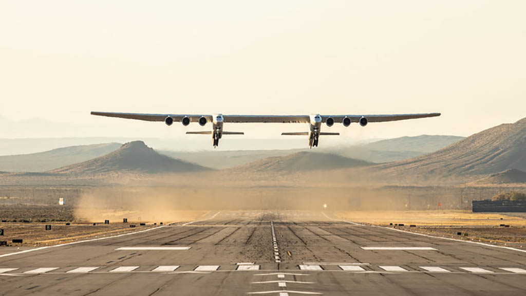 Самый большой самолет в мире Stratolaunch. фото