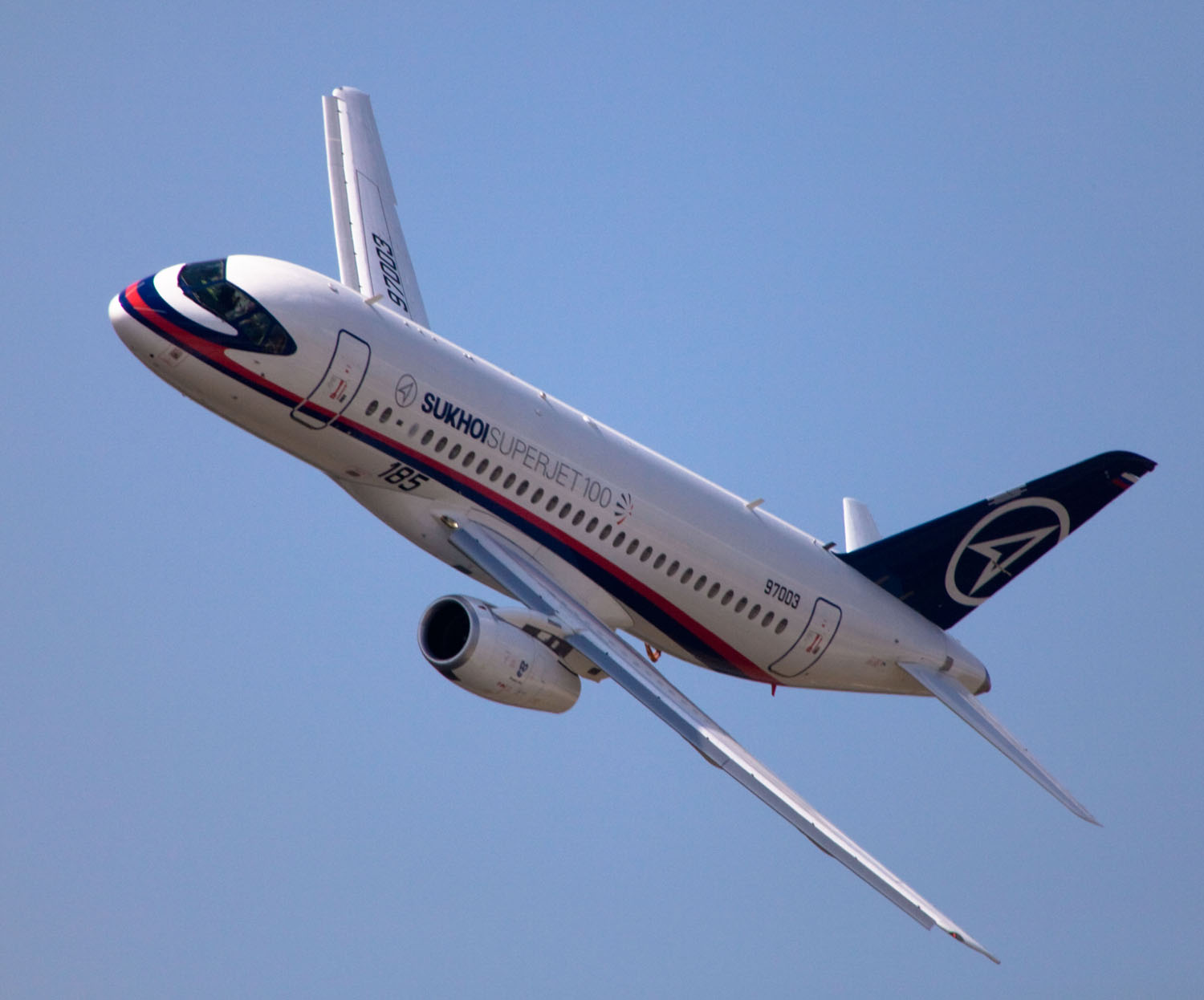 Surhoi-100.  -100. Superjet.  Superjet .    100 . 