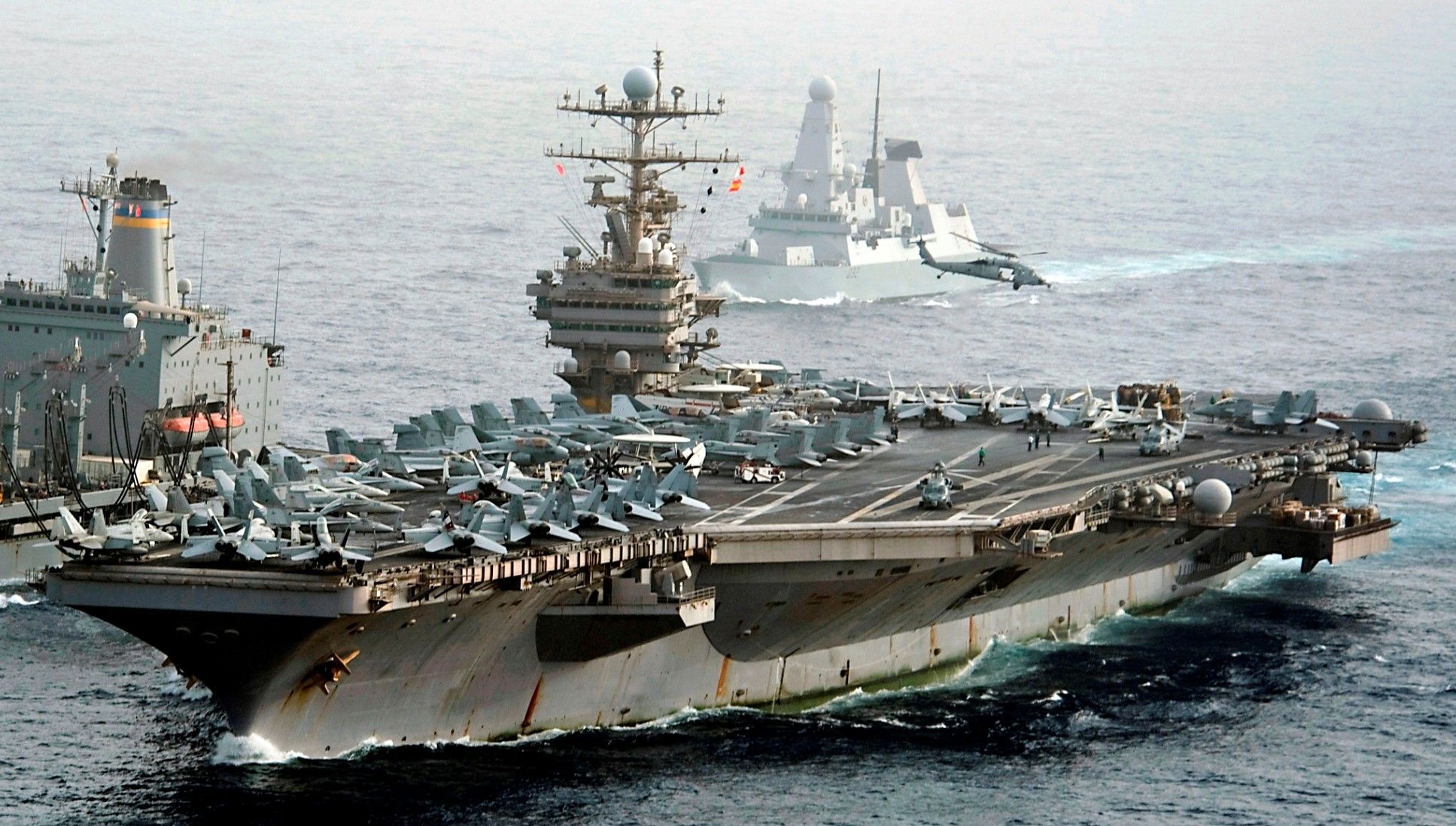 Авианосец Авраам Линкольн ВМС США фото